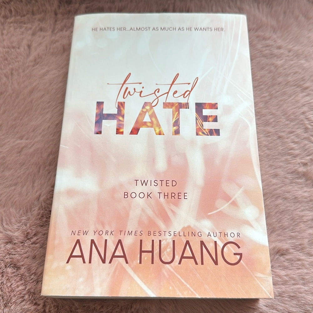 ✨ Twisted Hate by Ana Huang ✨